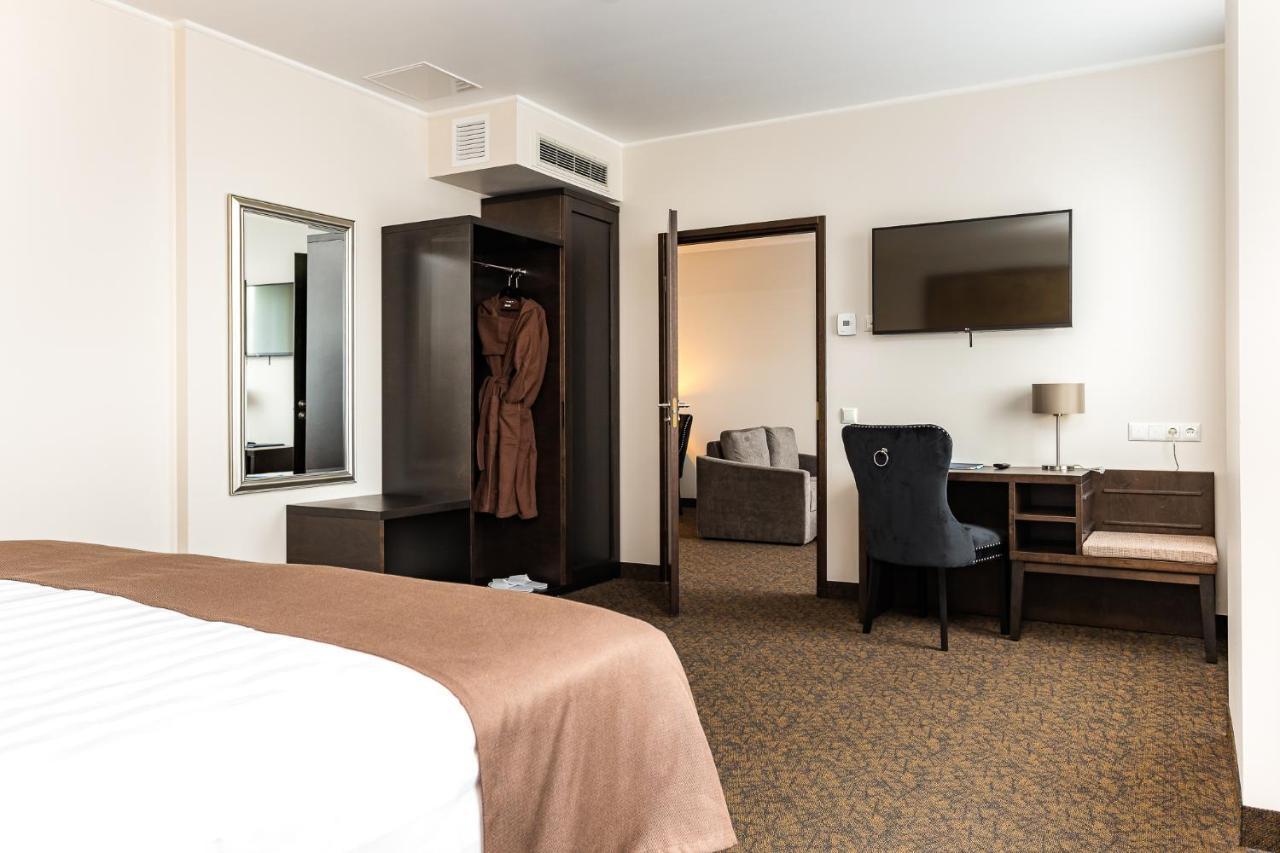 Adoryal Hotell Tallinn Ngoại thất bức ảnh