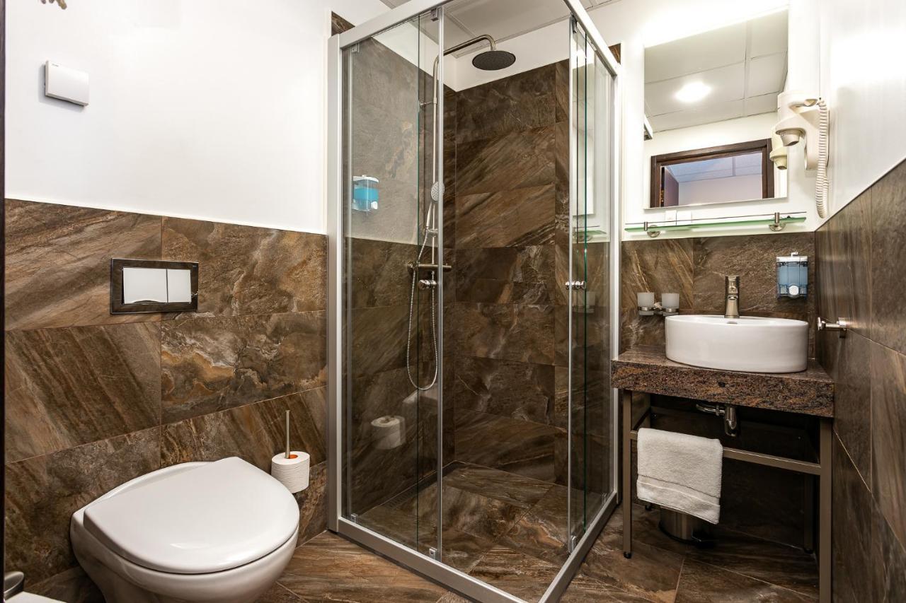Adoryal Hotell Tallinn Ngoại thất bức ảnh