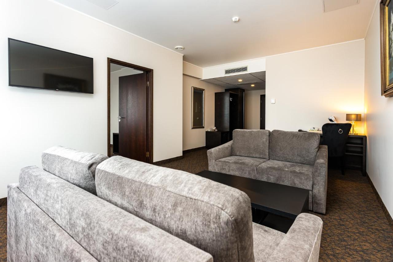 Adoryal Hotell Tallinn Ngoại thất bức ảnh
