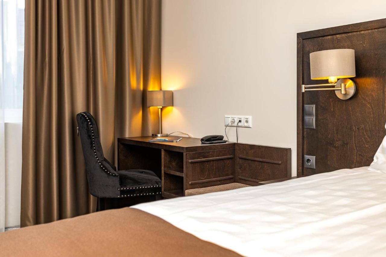 Adoryal Hotell Tallinn Ngoại thất bức ảnh