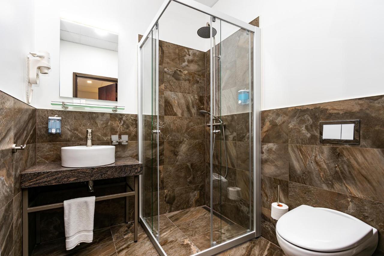 Adoryal Hotell Tallinn Ngoại thất bức ảnh