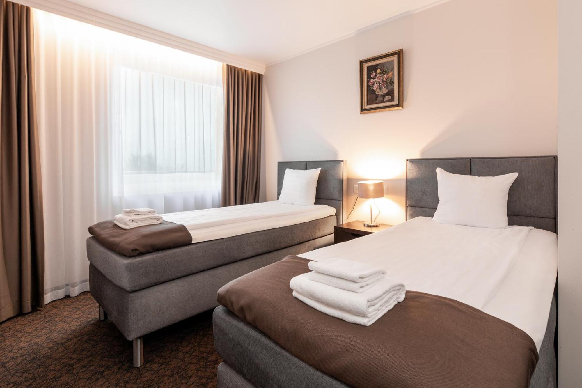 Adoryal Hotell Tallinn Ngoại thất bức ảnh