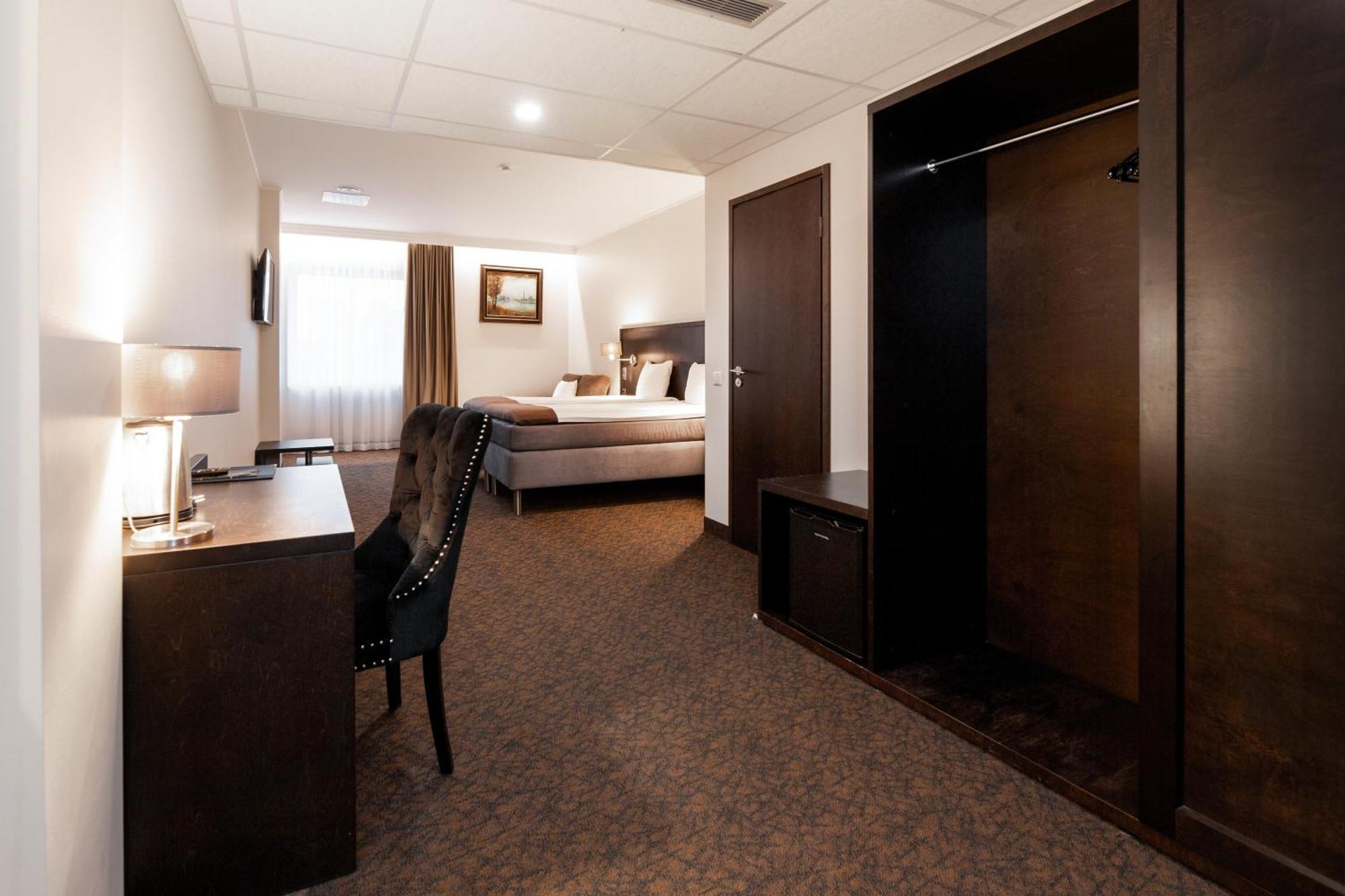 Adoryal Hotell Tallinn Ngoại thất bức ảnh