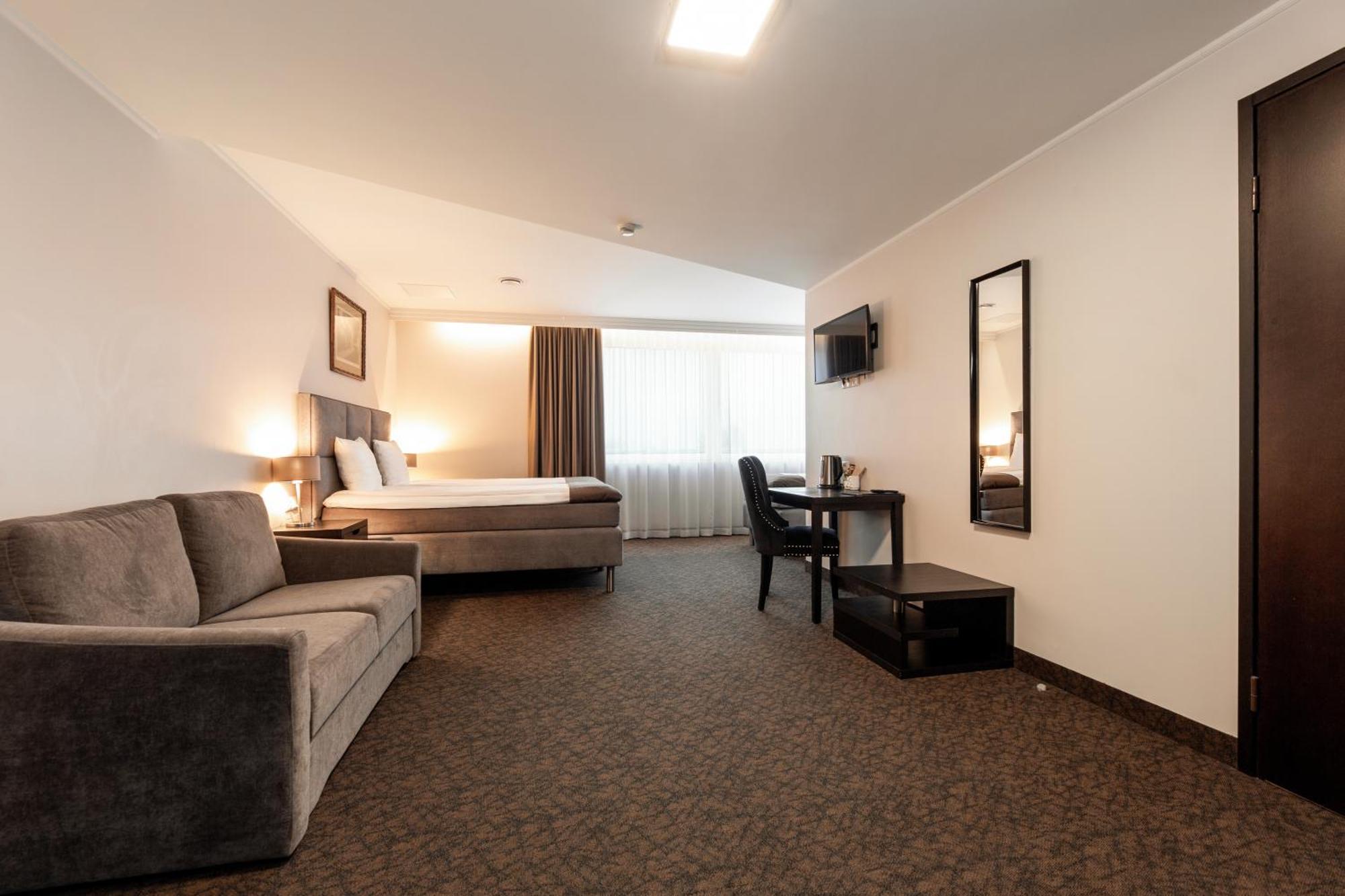Adoryal Hotell Tallinn Ngoại thất bức ảnh