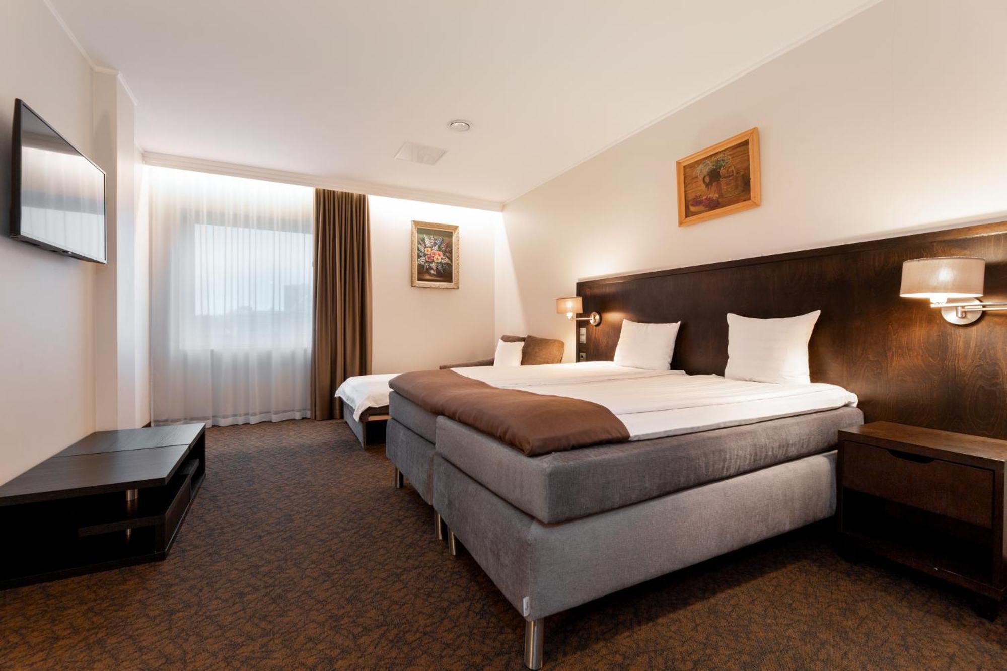 Adoryal Hotell Tallinn Ngoại thất bức ảnh