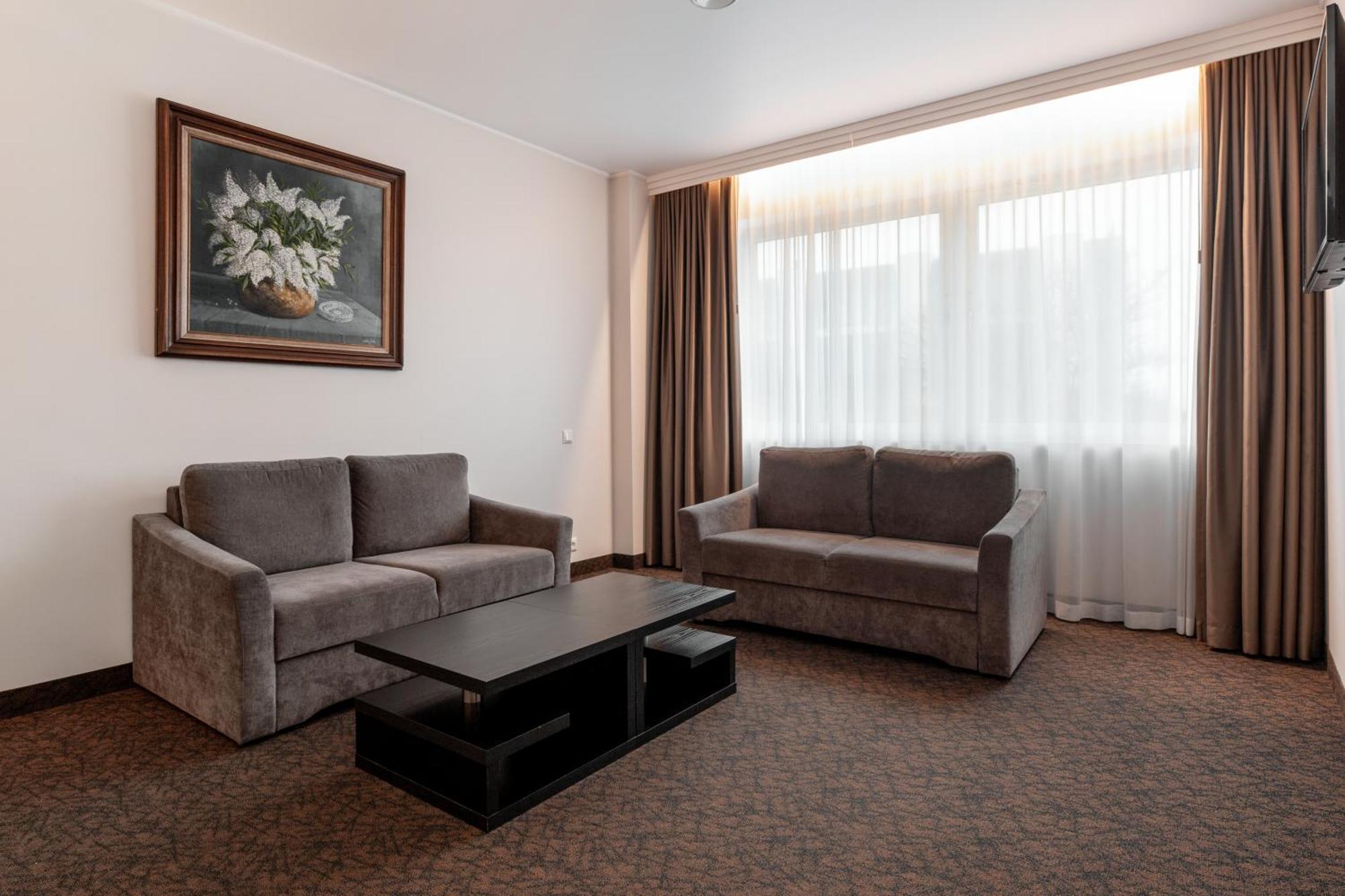 Adoryal Hotell Tallinn Ngoại thất bức ảnh