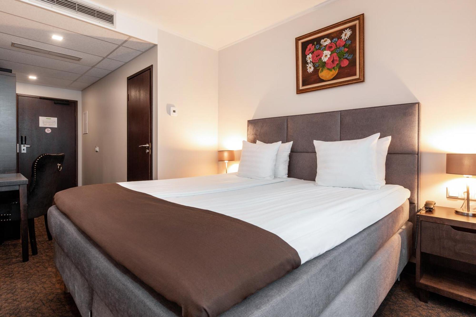 Adoryal Hotell Tallinn Ngoại thất bức ảnh