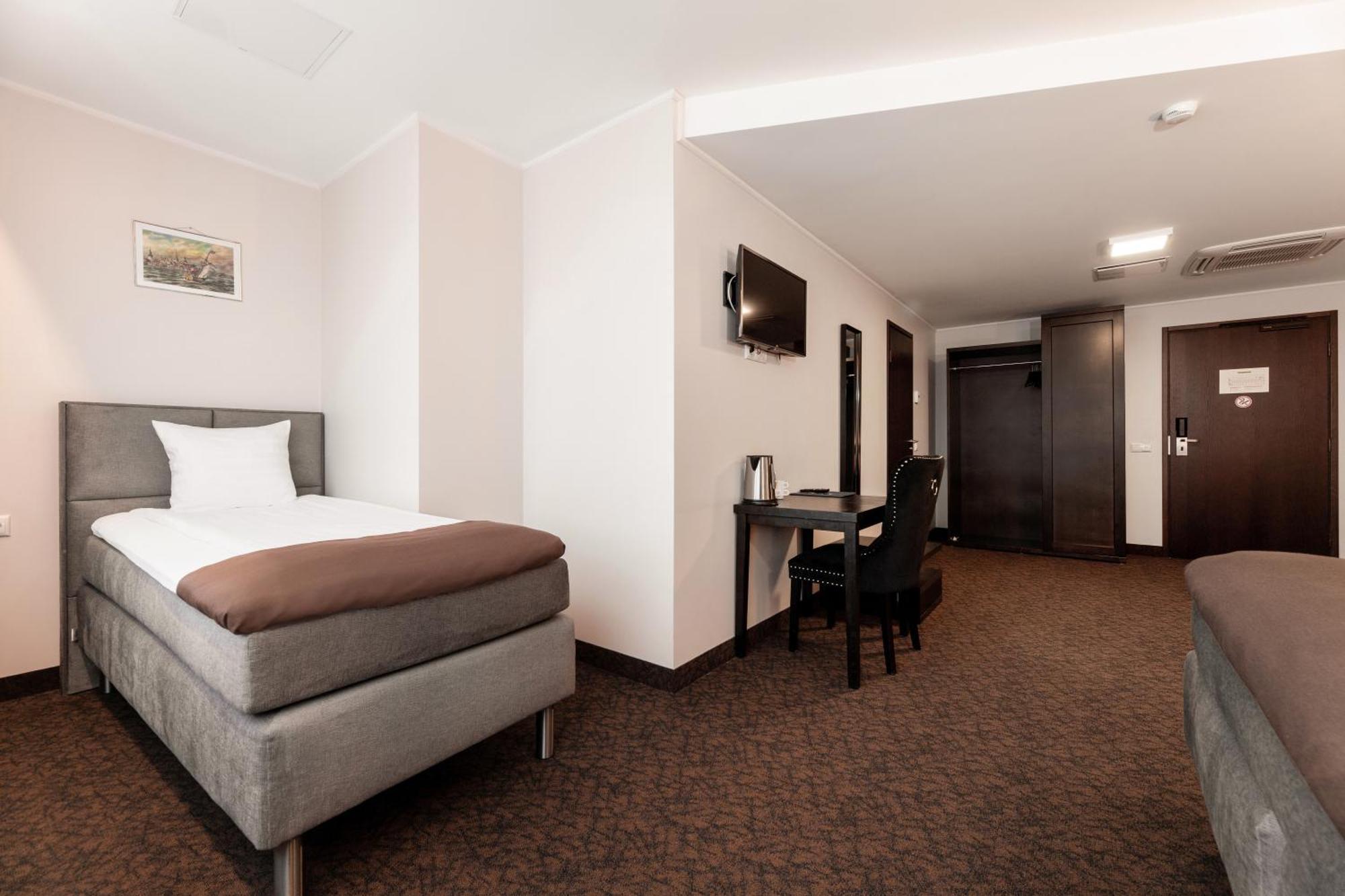 Adoryal Hotell Tallinn Ngoại thất bức ảnh
